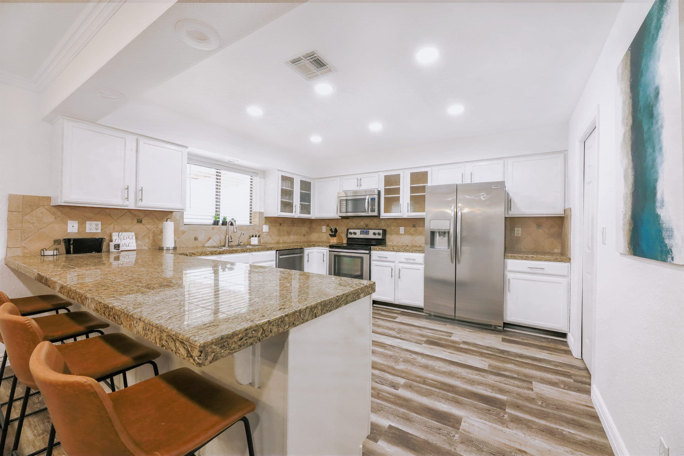 Full kitchen